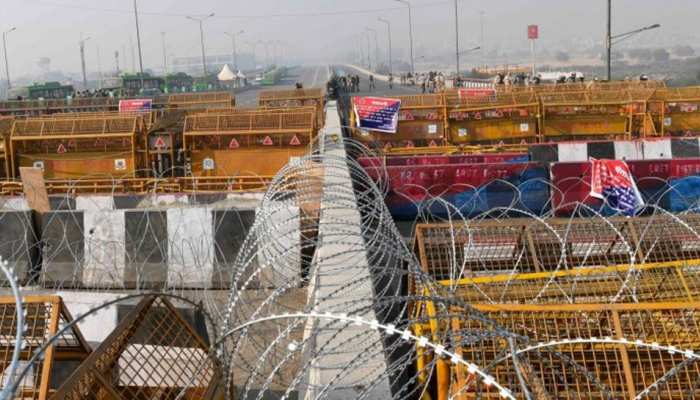 956448 delhi border barricades 455
