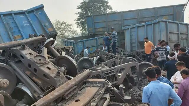 Goods train derails Near Jaunpur blocked Varanasi Sultanpur route