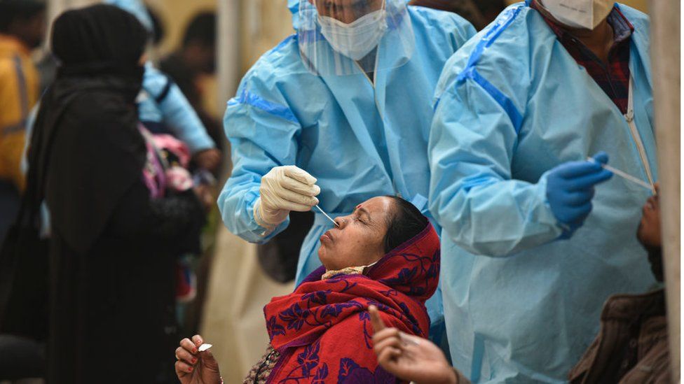 दिल्ली में चार फीसदी से भी नीचे आई कोरोना की संक्रमण दर, बीते 24 घंटे में 2272 लोग मिले संक्रमित