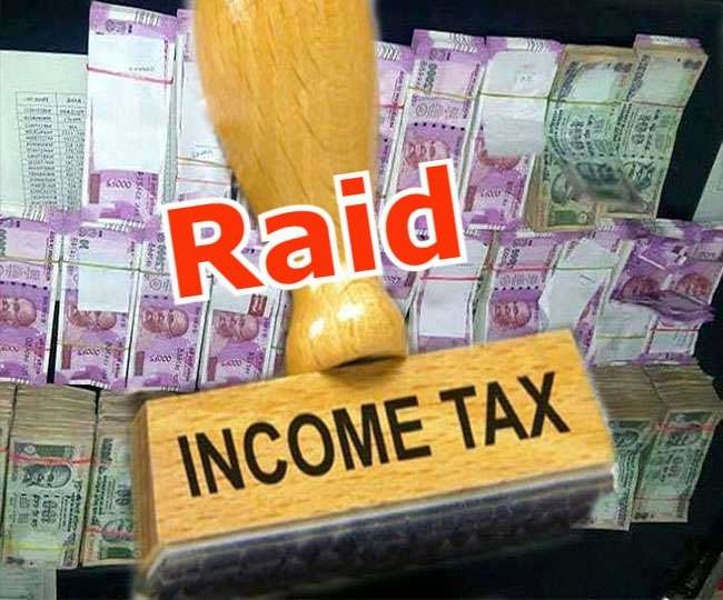 IT RAID: लखनऊ में कारोबारी अमित अग्रवाल के घर IT की रेड, 3 करोड़ कैश बरामद