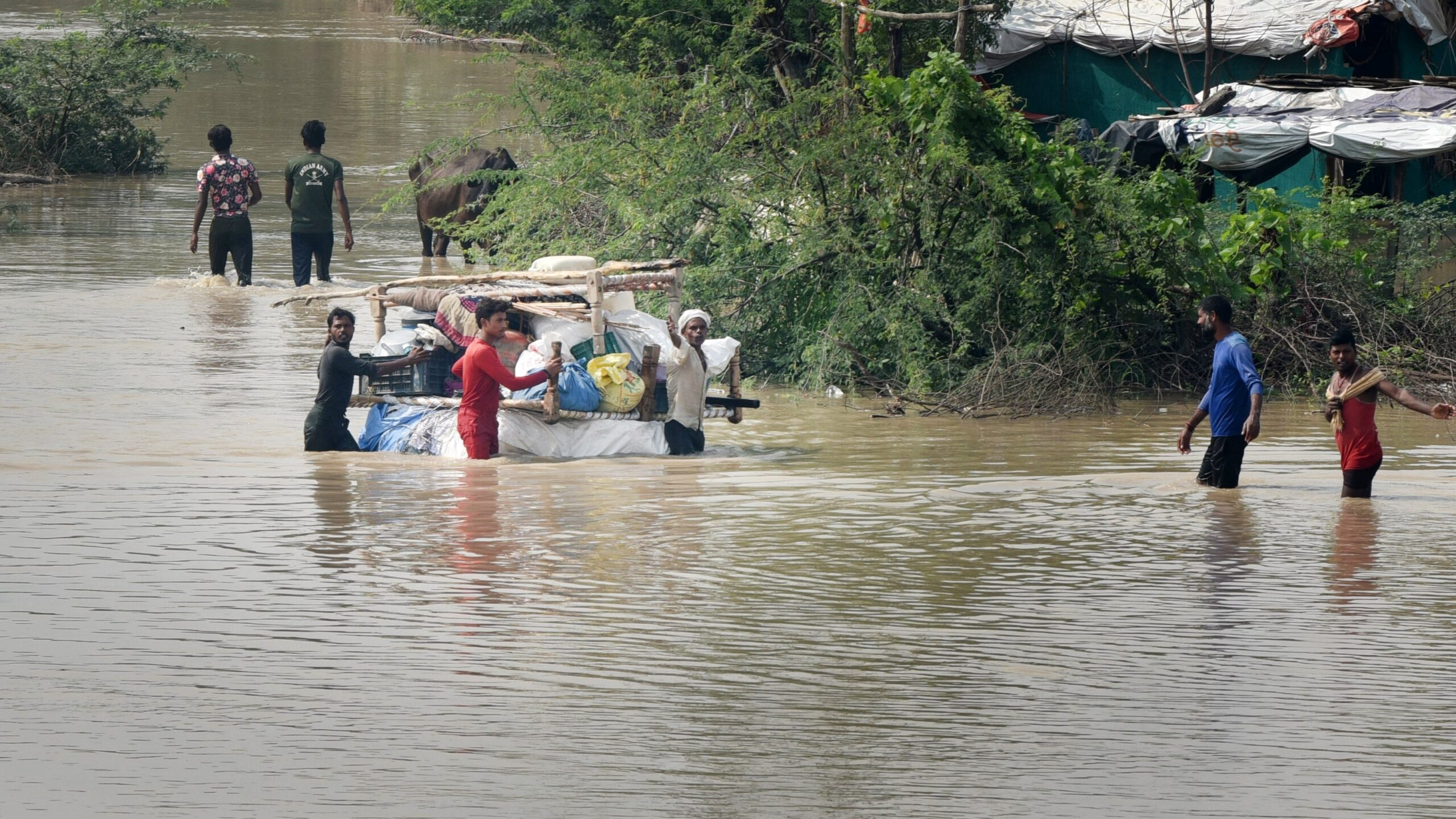 मुसीबत ही मुसीबत, दिल्ली में बाढ़ के बीच क्यों जल संकट; इन इलाकों में नहीं मिलेगा पीने का पानी
