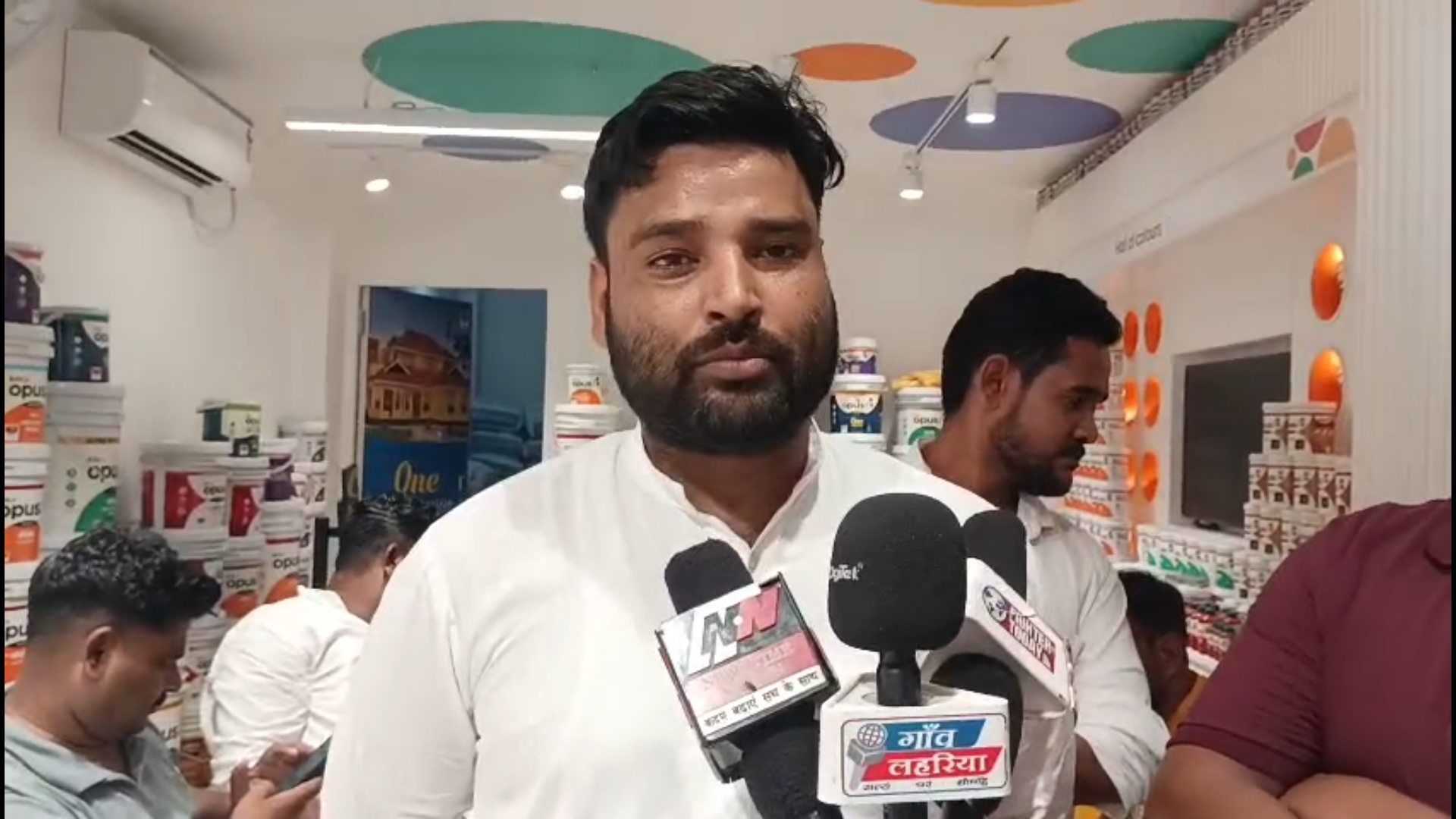 अगस्त पर राहगीरों की सेवा