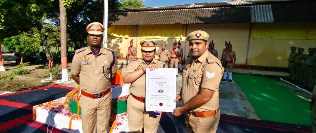 अमेठी में 79वें स्वतंत्रता दिवस पर पुलिसकर्मियों को उत्कृष्ट सेवा सम्मान से नवाजा गया