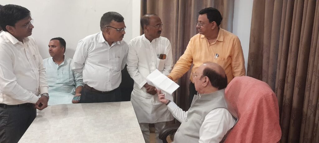 Amethi: सांसद के. एल. शर्मा का दो दिवसीय क्षेत्रीय दौरा, जनसुनवाई और विकास पर ज़ोर 2 WhatsApp Image 2025 08 24 at 16.04.12