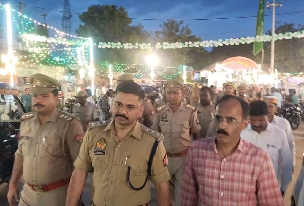 News Time Nation Sultanpur: बल्दीराय में ईद मिलादुन्नबी पर प्रशासन रहा अलर्ट, एसडीएम व सीओ ने निकाला फ्लैग मार्च 2 WhatsApp Image 2025 09 05 at 16.26.39 1