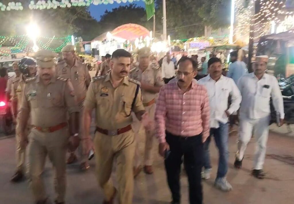 News Time Nation Sultanpur: बल्दीराय में ईद मिलादुन्नबी पर प्रशासन रहा अलर्ट, एसडीएम व सीओ ने निकाला फ्लैग मार्च 3 WhatsApp Image 2025 09 05 at 16.26.39