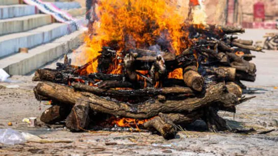 ब्रजघाट श्मशान घाट पर हड़कंप: अंतिम संस्कार के लिए लाई गई डमी से पर्दाफाश, 50 लाख बीमा क्लेम की साजिश नाकाम 5 4mru2l0g mp news