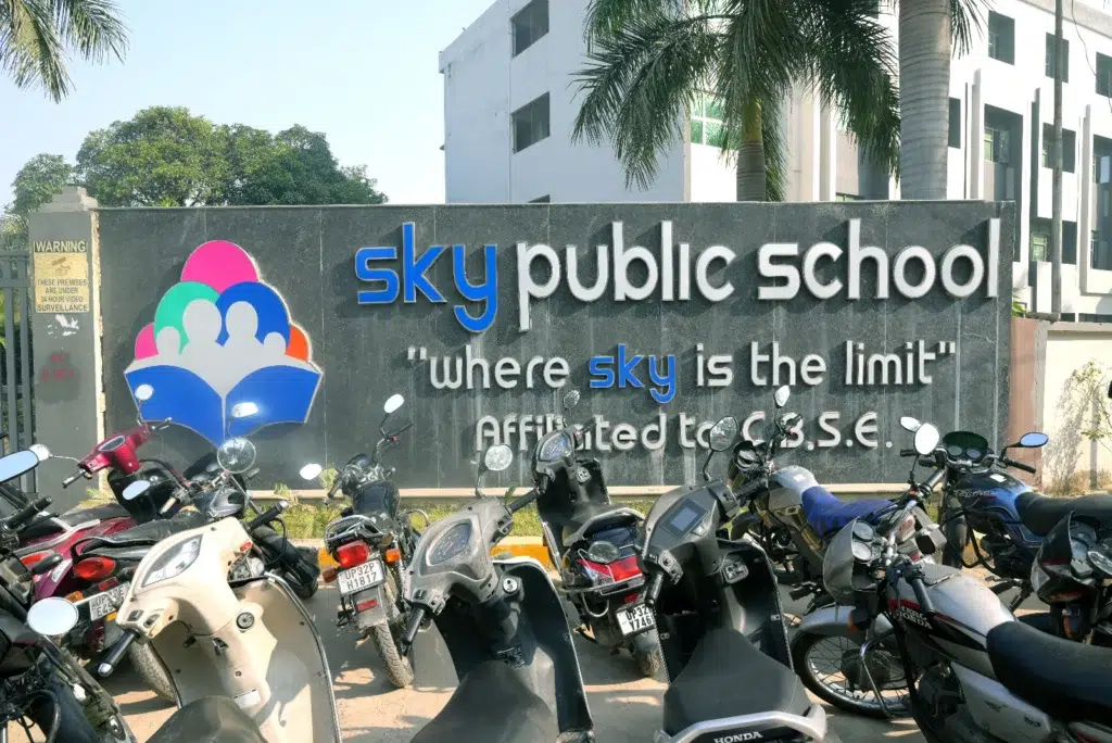 लखनऊ में अटल जन्मशताब्दी समारोह 2025 का शुभारंभ - छात्रों ने दिखाई देशभक्ति और प्रतिभा | 2 WhatsApp Image 2025 11 12 at 16.33.10