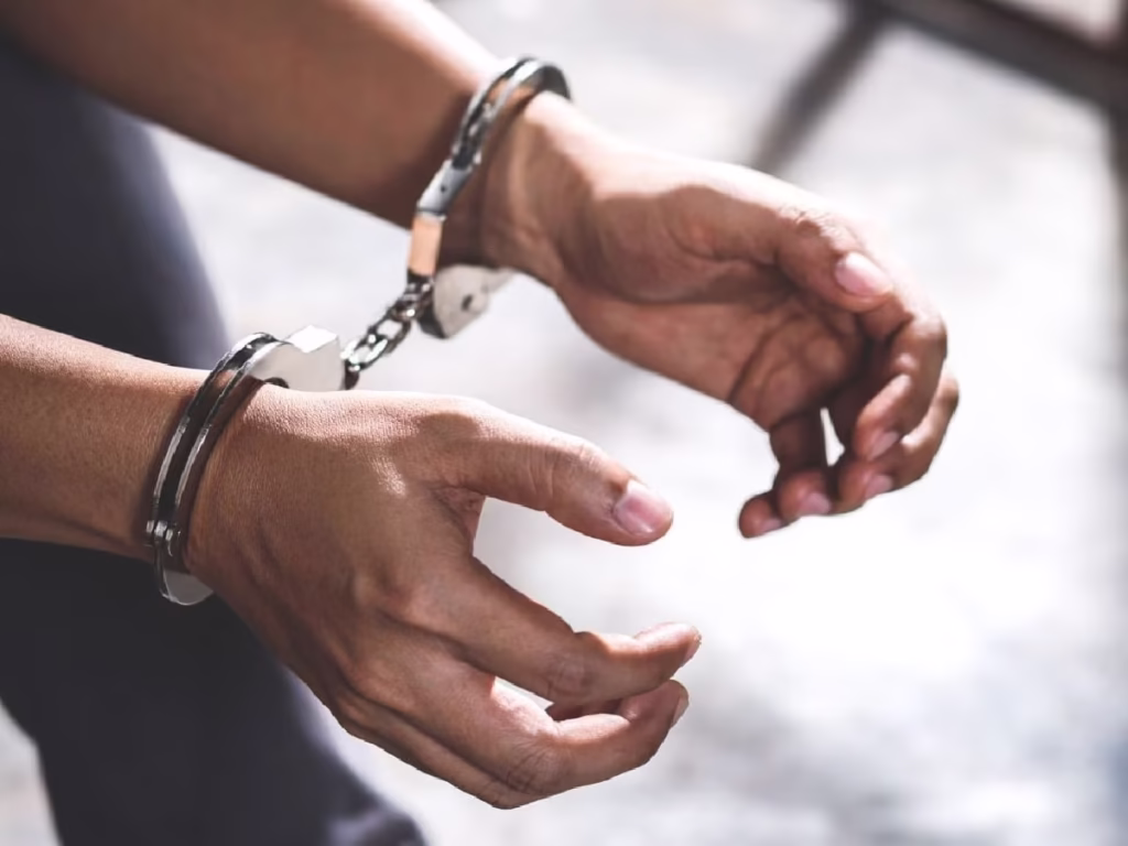 मुंबई के चेंबूर में काली माता की प्रतिमा का बदला स्वरूप बना विवाद का कारण, पुजारी गिरफ्तार 4 arrest 1737047853274 1742706032449