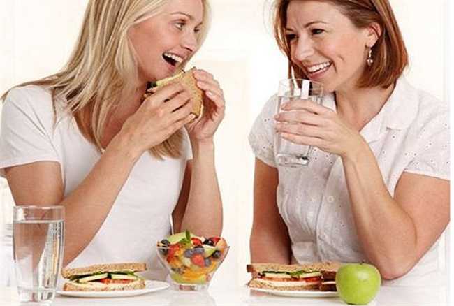 क्या भोजन के तुरंत बाद पानी पीना सही है? आयुर्वेदिक दृष्टिकोण और पाचन पर प्रभाव 2 01 07 2016 water during meals