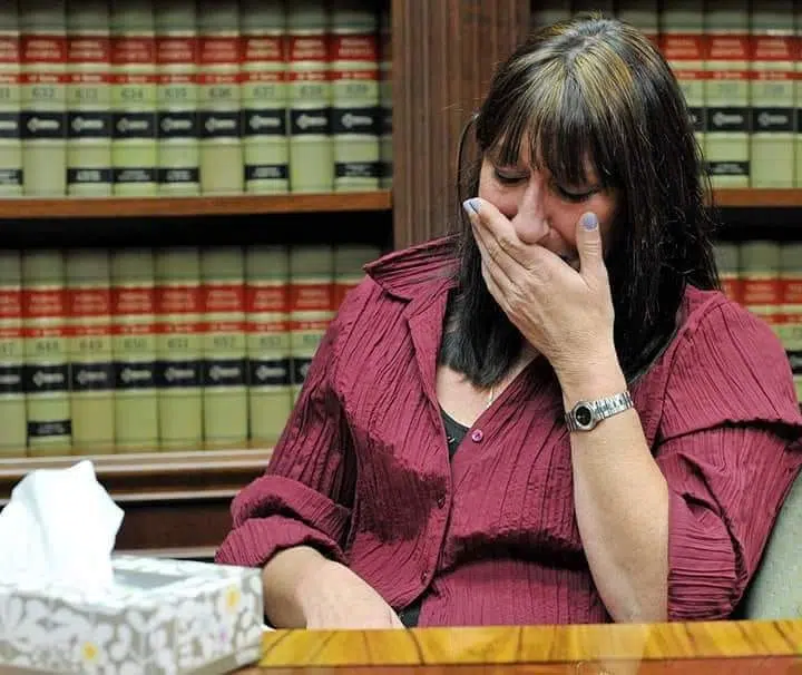 किडनी दान के बाद शुरू हुआ अत्याचार - डेबी स्टीवंस का मामला बना सुर्खियों का केंद्र 3 EhVdcjkXcAMzLQG