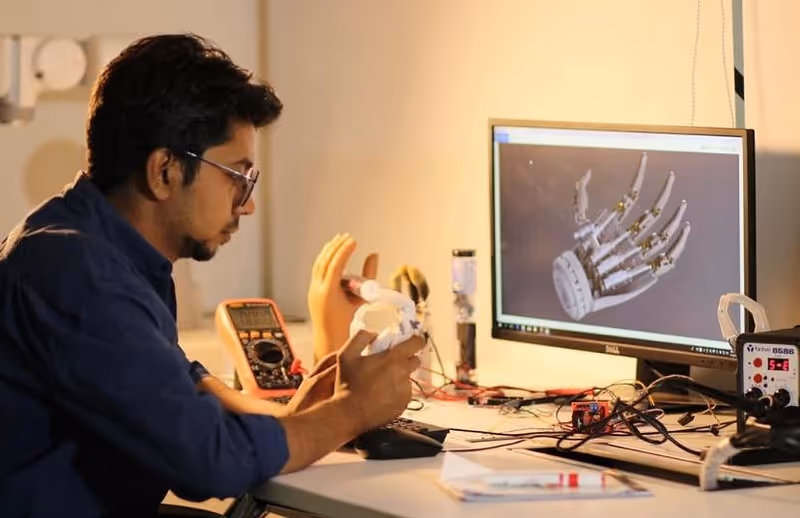 AI का चमत्कार: भारतीय छात्रों ने बनाया बोलने से चलने वाला कृत्रिम हाथ, कीमत सिर्फ 13 हजार 2 PG09 1617644878280 1617679760150 1