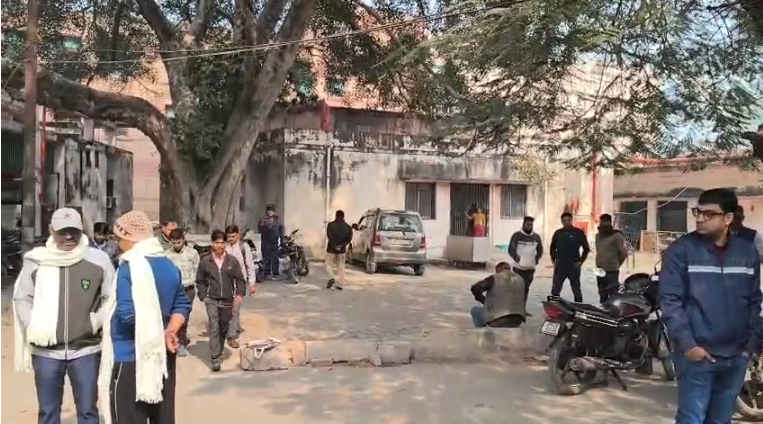 जौनपुर में दर्दनाक हादसा: चाइनीज़ मांझे ने ली शिक्षक की जान, प्रशासन पर उठे सवाल 5 Screenshot 2025 12 11 175656