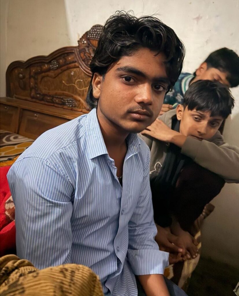 मेरठ: रात में प्रेमिका से मिलने पहुंचे प्रेमी का ग्रामीणों ने कराया अचानक निकाह 5 WhatsApp Image 2025 12 04 at 4.29.29 PM