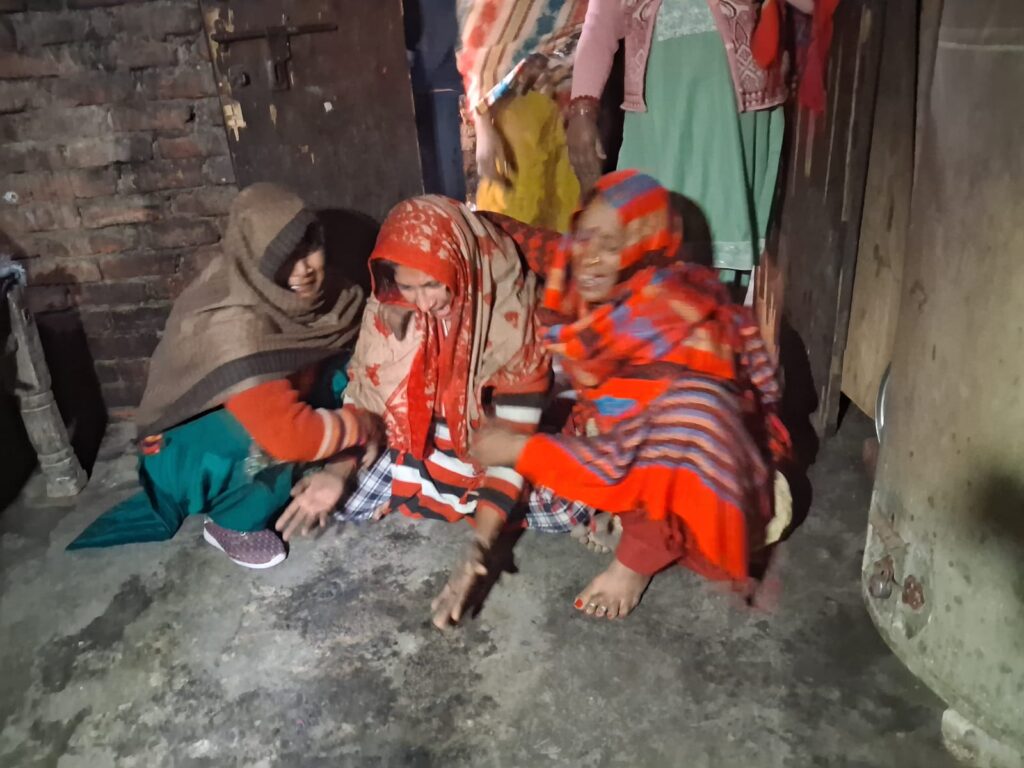 मेरठ बड़कली गांव: दो साल की नायरा की मोमबत्ती आग में झुलसकर मौत, परिवार ने अंतिम संस्कार किया 4 WhatsApp Image 2025 12 13 at 10.16.07 2