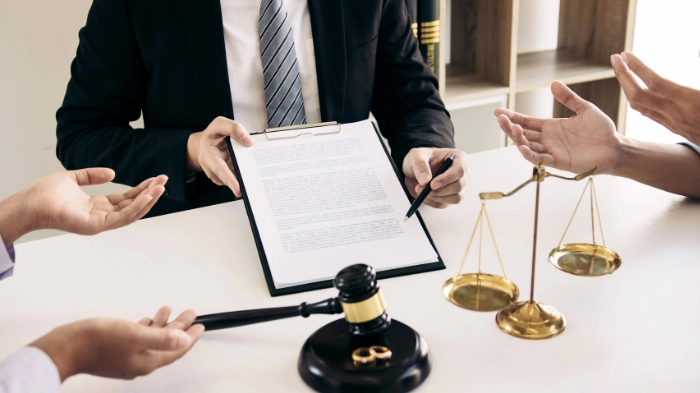 सुप्रीम कोर्ट का वयस्क रिश्तों पर महत्वपूर्ण निर्णय: सहमति होने पर ब्रेकअप को रेप नहीं माना जा सकता 4 divorce settlement hero image