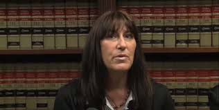 किडनी दान के बाद शुरू हुआ अत्याचार - डेबी स्टीवंस का मामला बना सुर्खियों का केंद्र 4 images 3