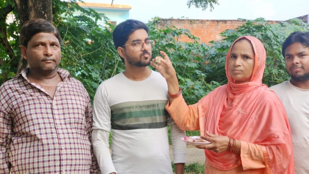 पंक्चर की दुकान से अदालत तक: प्रयागराज के अहद अहमद ने बिना कोचिंग पहले प्रयास में रचा इतिहास 3 untitled design 25 1694626021