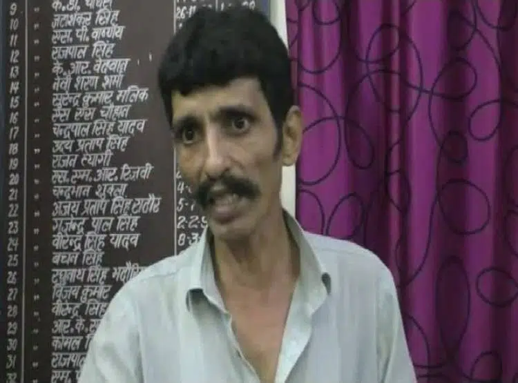 बरेली में रिक्शेवाला बना फर्जी IPS: 3 हजार लड़कियों से दोस्ती, कई को प्रेमजाल में फंसाया; पुलिस ने किया गिरफ्तार 4 vlcsnap 00072 090319051754