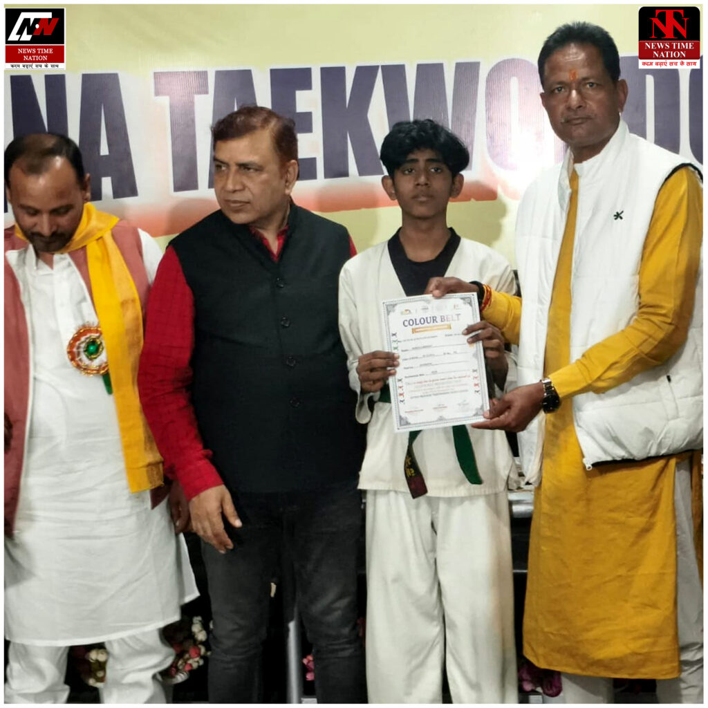 सुलतानपुर: अमीना ताइक्वांडो अकादमी में होनहार खिलाड़ियों का सम्मान, मेडल व बेल्ट पाकर बढ़ा आत्मविश्वास ! 3 03 27