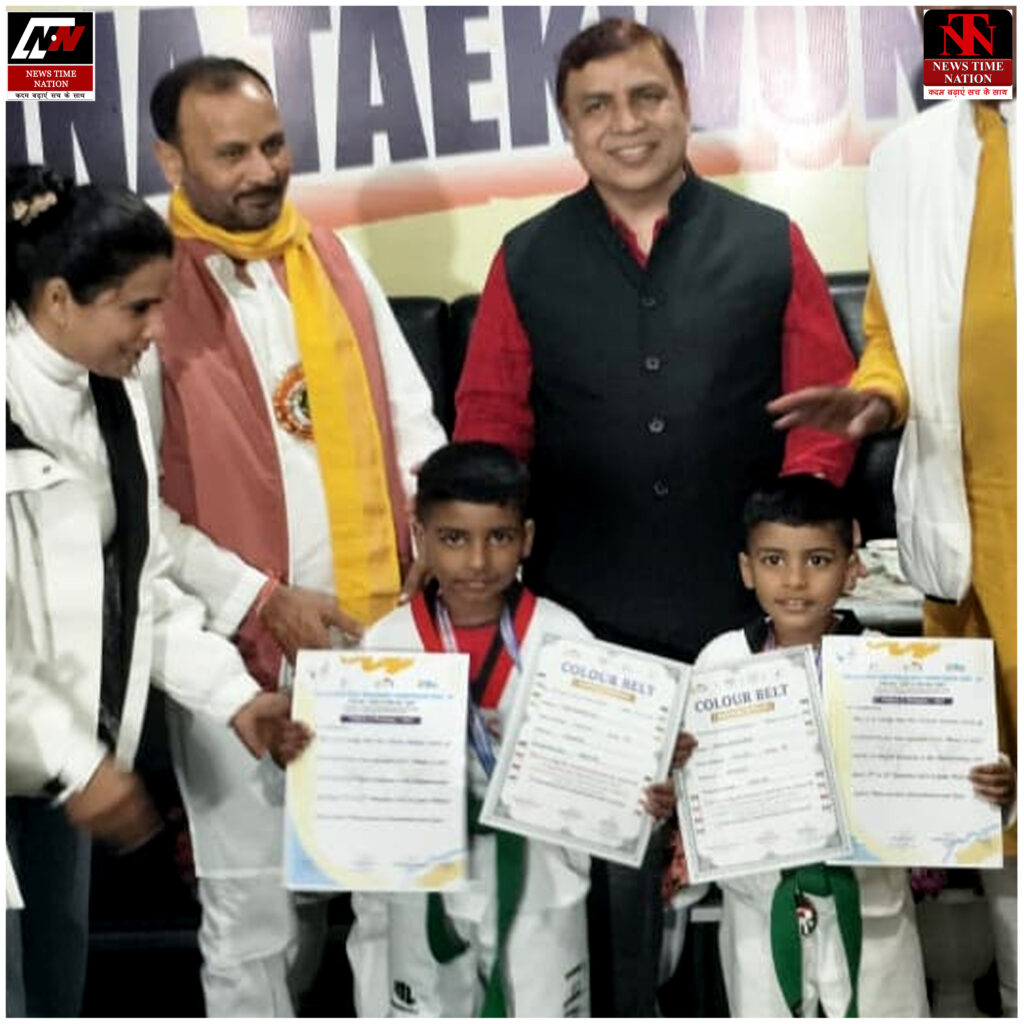 सुलतानपुर: अमीना ताइक्वांडो अकादमी में होनहार खिलाड़ियों का सम्मान, मेडल व बेल्ट पाकर बढ़ा आत्मविश्वास ! 5 05 21