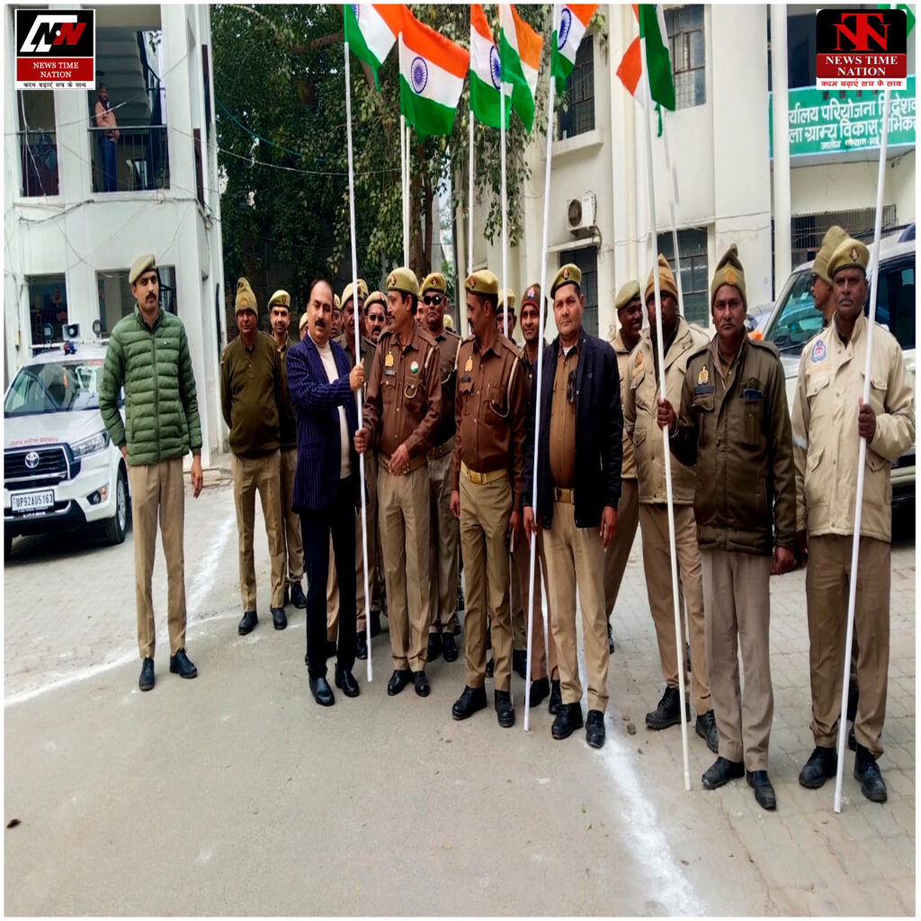 जालौन में पीआरडी जवानों ने नेताजी सुभाष चंद्र बोस का जन्मदिवस धूमधाम से मनाया ! 2 06 14