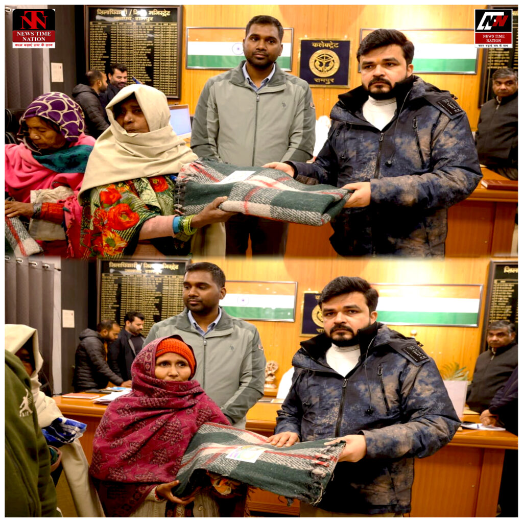 जनता दर्शन में जिलाधिकारी ने जरूरतमंदों को कंबल और आयुष्मान कार्ड किए प्रदान! 2 06 8