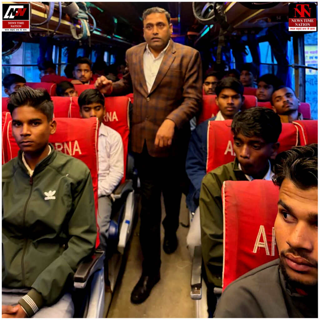 अमेठी के 53 छात्र शैक्षिक भ्रमण पर नई दिल्ली रवाना, उच्च शिक्षा से होंगे रूबरू! 2 09 21
