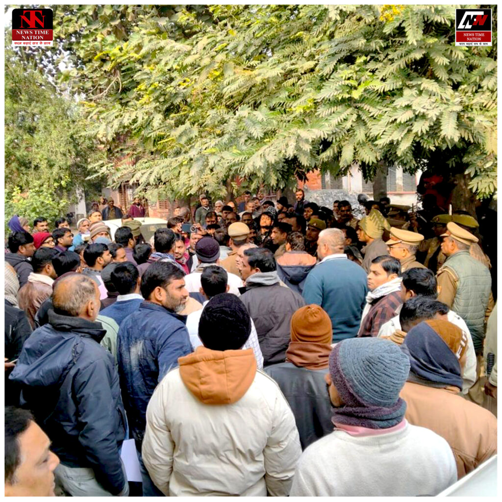 मुसाफिरखाना तहसील में एसडीएम को लेकर बवाल, वकील–लेखपाल आमने-सामने, पीएसी तैनात ! 1 11