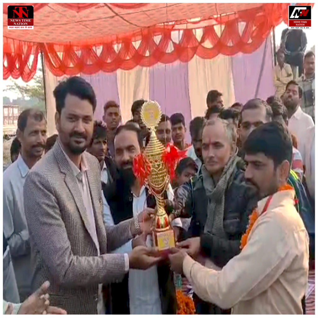 अमेठी में 8 दिवसीय क्रिकेट मैच का समापन, रजत इलेवन पलिया ने शुभम इलेवन को हराया, सपा नेता मुस्लिम ने किया सम्मानित! 2 19 4