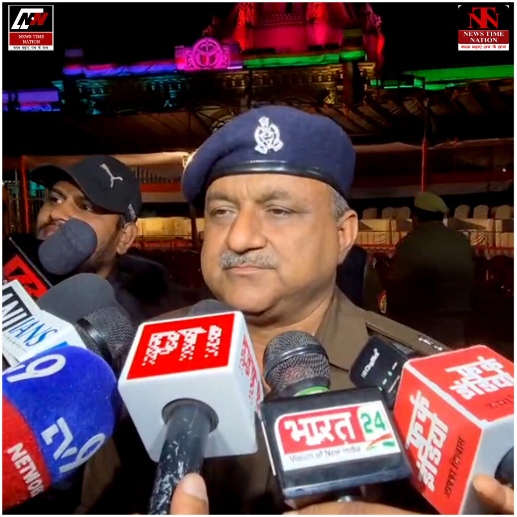 लखनऊ: गणतंत्र दिवस की पूर्व संध्या पर राजधानी में विशेष फ्लैग मार्च, सुरक्षा व्यवस्था कड़ी ! 1 20 9