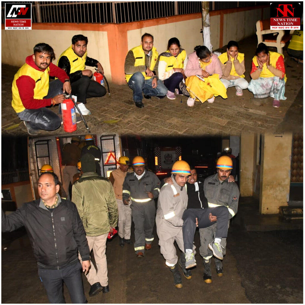 रामपुर में उत्तर प्रदेश दिवस 2026 पर ब्लैक आउट मॉक ड्रिल का सफल आयोजन, आपदा प्रबंधन तैयारियों की परख ! 3 24 5