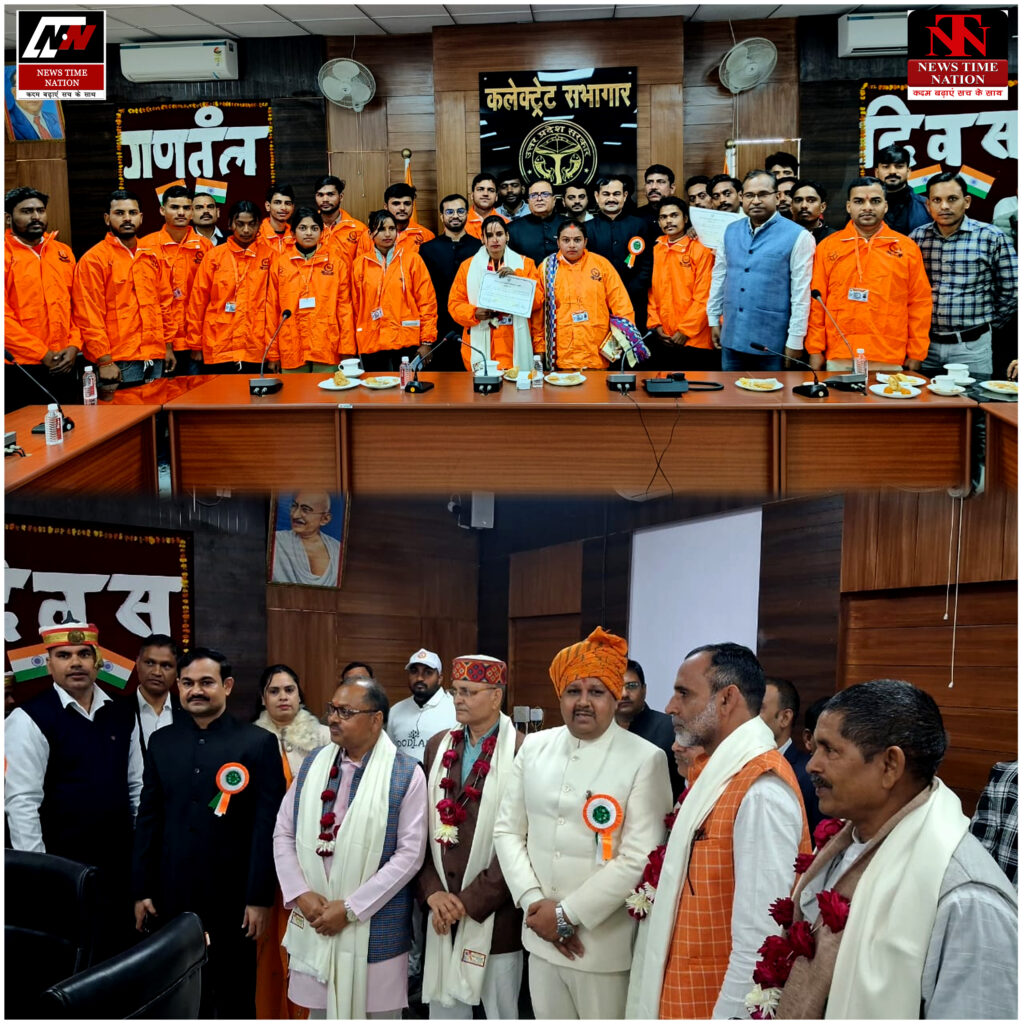 अमेठी में 77वां गणतंत्र दिवस हर्षोल्लास के साथ संपन्न, कलेक्ट्रेट व पुलिस लाइन में हुए मुख्य कार्यक्रम ! 6 45