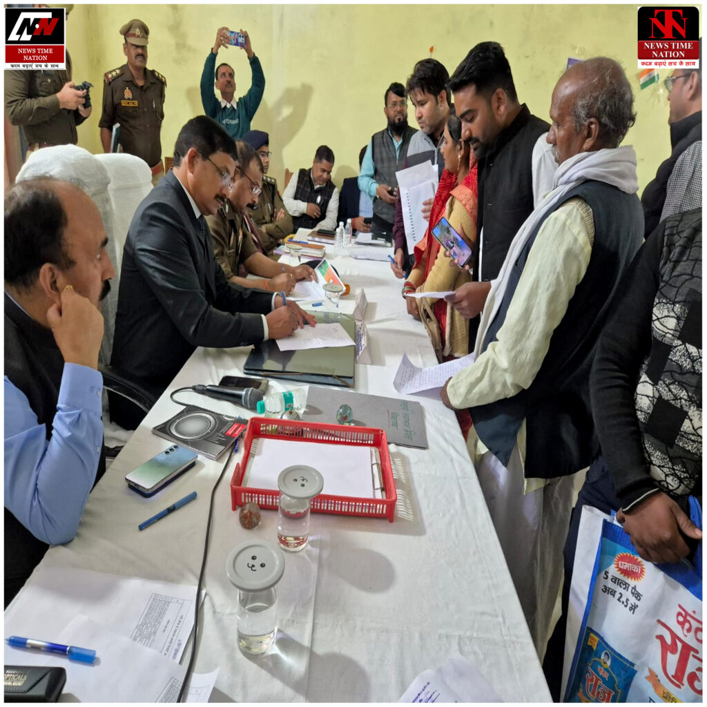 कोंच तहसील में गूँजीं जनसमस्याएं: जिलाधिकारी और एसपी ने संपूर्ण समाधान दिवस में सुनीं फरियादें ! 3 05 2