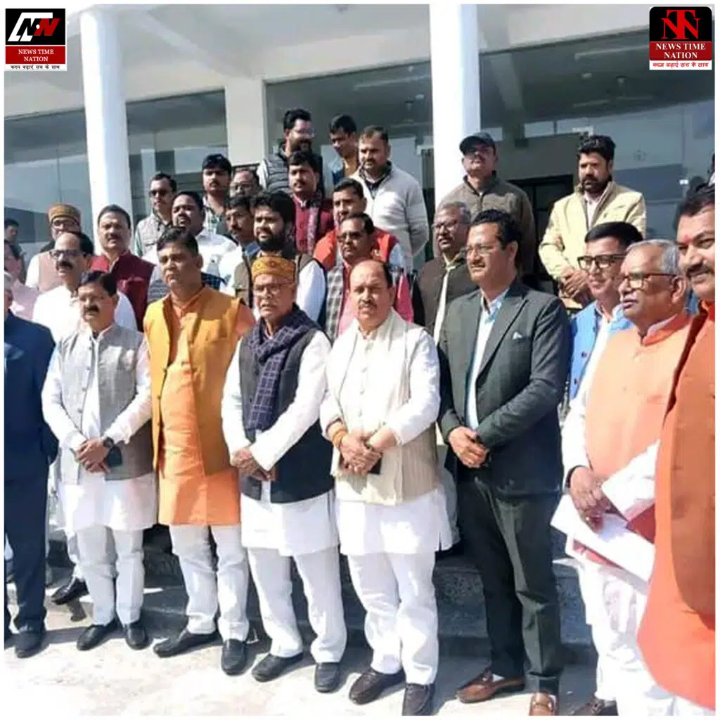 वोटर लिस्ट घोटाले का आरोप: अमेठी में BJP ने DM को सौंपा ज्ञापन, कांग्रेस पर गंभीर हमले ! 2 06