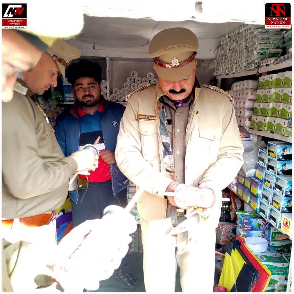 रामपुर में चायनीज मंझे पर सख्ती: शहर कोतवाली पुलिस की दुकानों व गोदामों पर छापेमारी ! 2 10