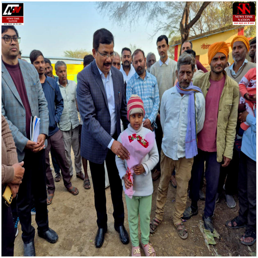 जालौन की नन्ही वेदिका की बड़ी प्रतिभा, DM के सामने फर्राटे से सुनाए कठिन पहाड़े ! 2 23 1