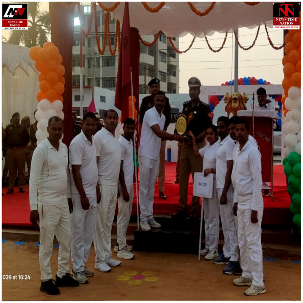 बहराइच पुलिस का खेल के मैदान में दबदबा: अंतर्जनपदीय प्रतियोगिता में जीती आर्म रेसलिंग की 'चल वैजन्ती' ! 1 23 2