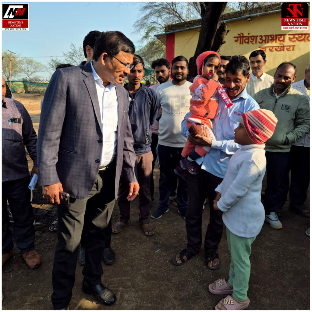 जालौन की नन्ही वेदिका की बड़ी प्रतिभा, DM के सामने फर्राटे से सुनाए कठिन पहाड़े ! 3 24 1