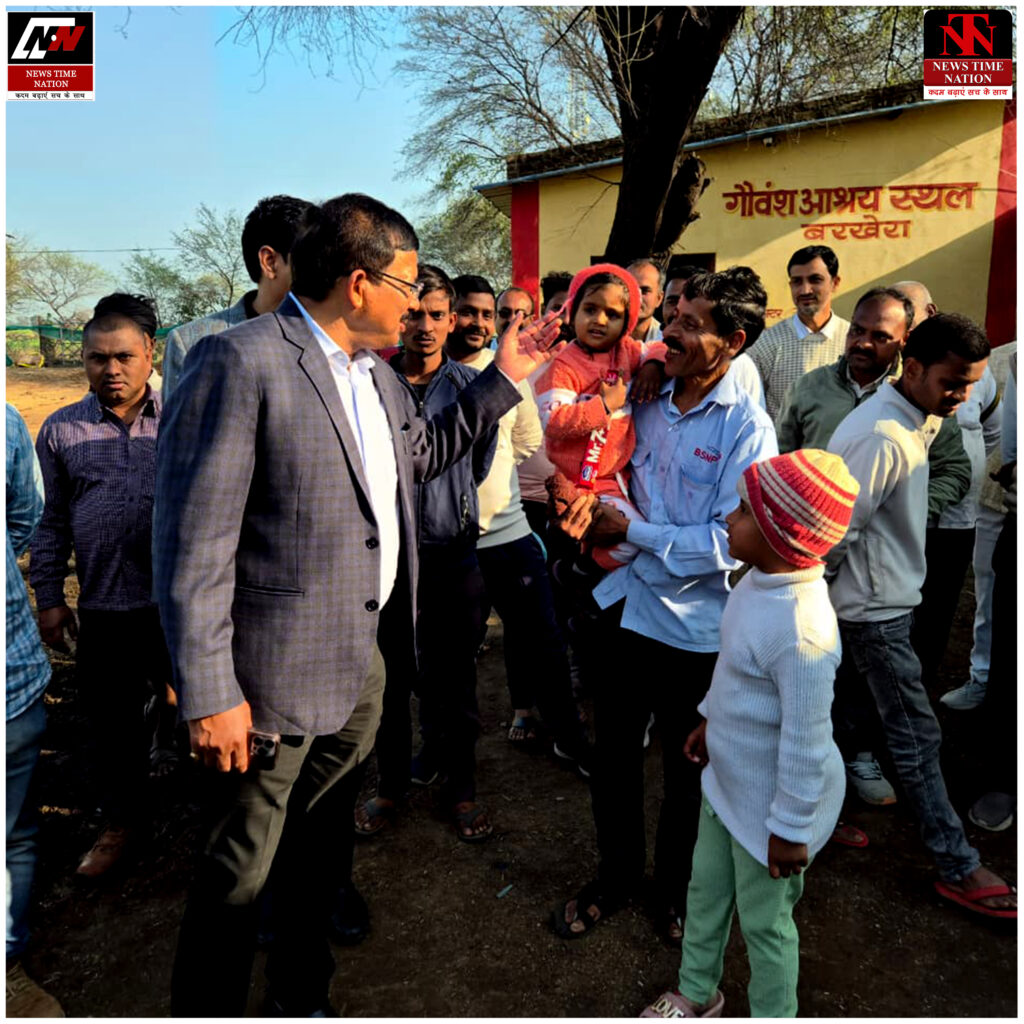 जालौन की नन्ही वेदिका की बड़ी प्रतिभा, DM के सामने फर्राटे से सुनाए कठिन पहाड़े ! 4 25 2