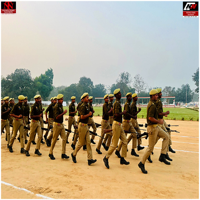 बहराइच: पुलिस लाइन में एसपी ने ली परेड की सलामी; अनुशासन और वर्दी की चमक परखने के साथ दिए आवश्यक निर्देश ! 2 02