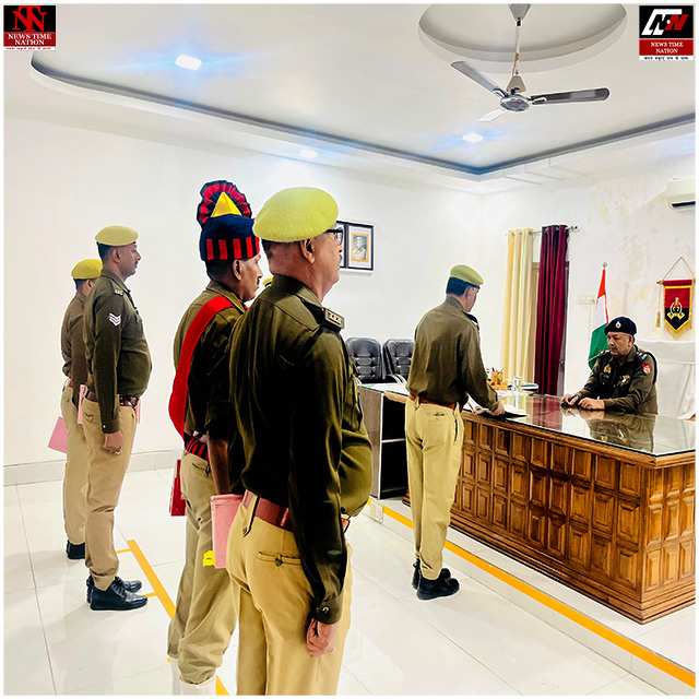 बहराइच: पुलिस लाइन में एसपी ने ली परेड की सलामी; अनुशासन और वर्दी की चमक परखने के साथ दिए आवश्यक निर्देश ! 7 07