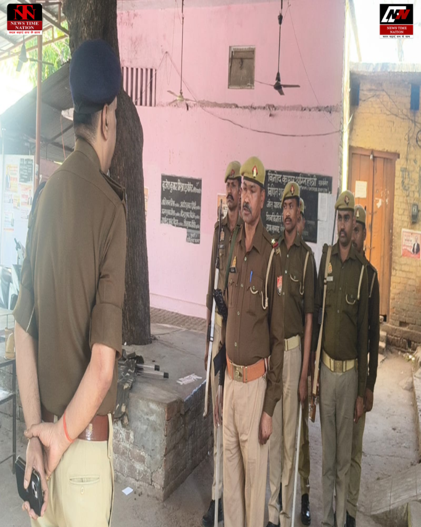 जालौन: पीएसी कमांडेंट अजीत कुमार सिन्हा ने कोंच में जवानों का किया निरीक्षण; सुरक्षा व्यवस्था पर जताई संतुष्टि ! 2 Untitled design 11