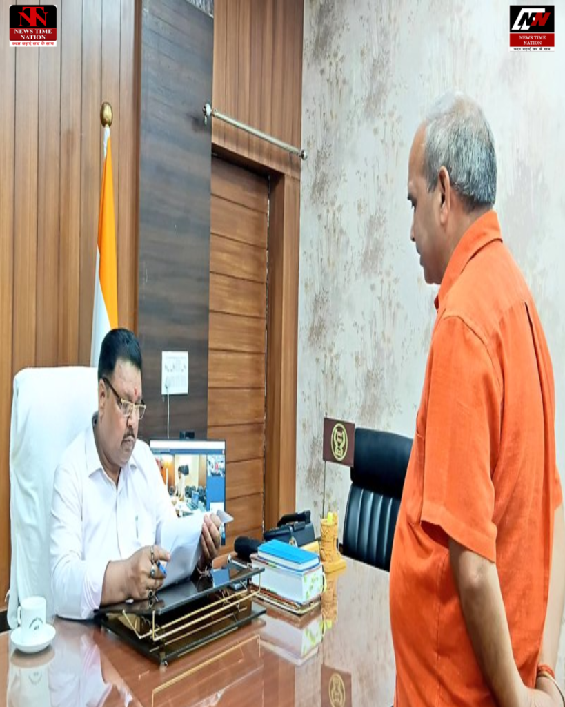 अमेठी: जिलाधिकारी संजय चौहान ने कलेक्ट्रेट में सुनी जन-शिकायतें; निस्तारण में गुणवत्ता और समयबद्धता के दिए सख्त निर्देश ! 2 Untitled design 19