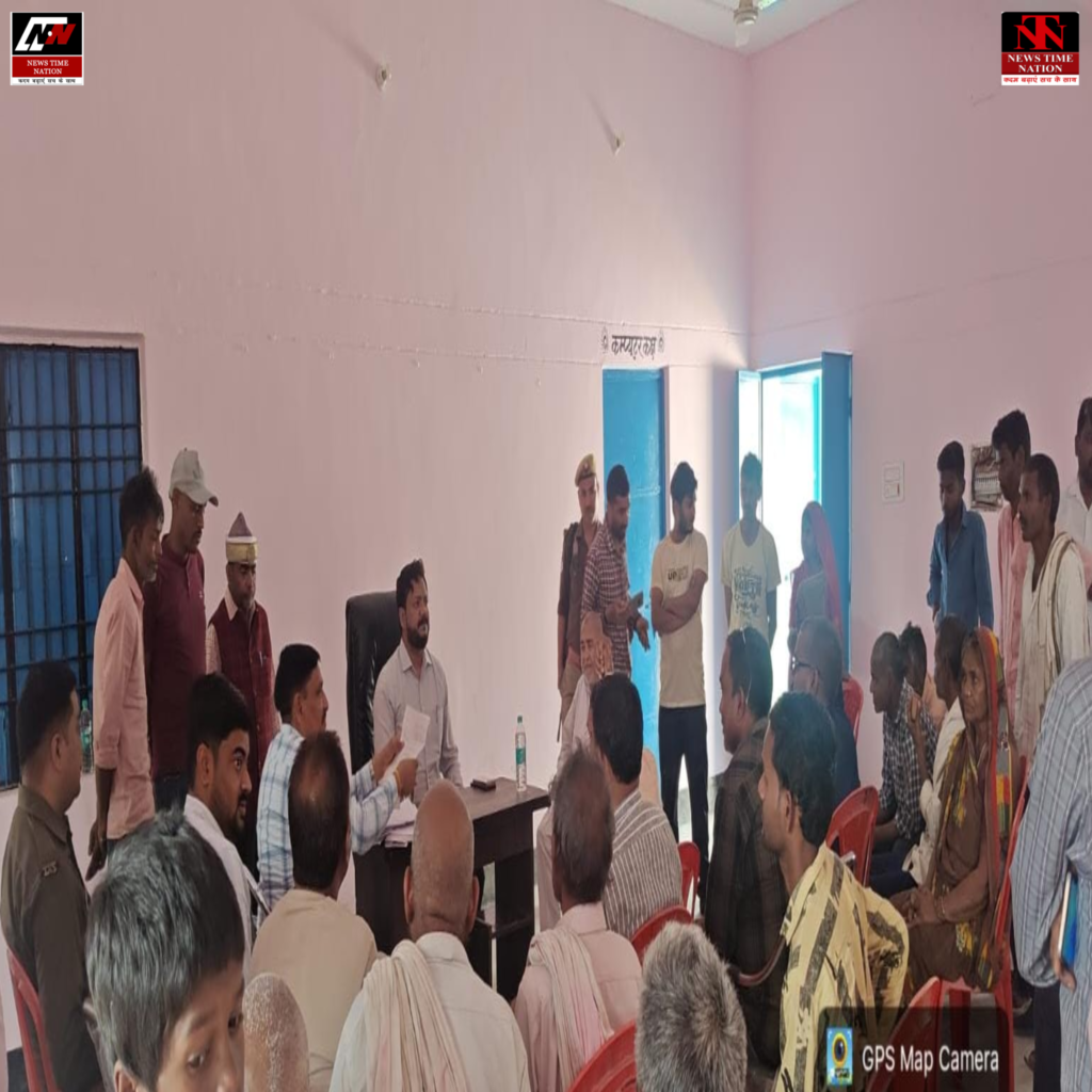 अमेठी: SDM अभिनव कनौजिया ने बेचुगढ़ में लगाई ग्राम चौपाल; मौके पर ही निपटाईं ग्रामीणों की आधी शिकायतें ! 2 Untitled design 2 2